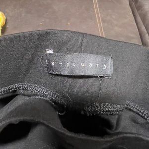 Sanctuary black legging pant with pockets. Size small.